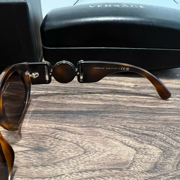 MEDUSA BIGGIE SUNGLASSES IN HAVANA COLOUR - Picture 4 of 5